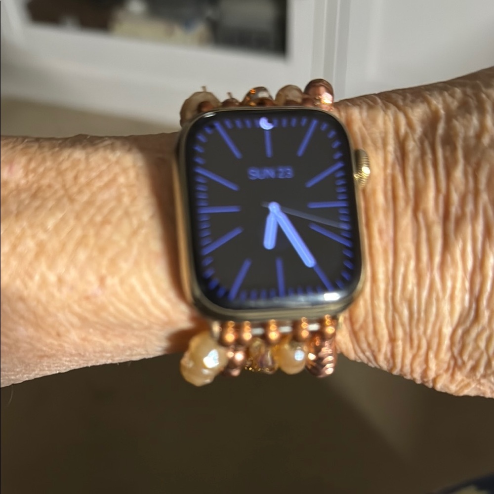 Gold Apple Watch Series 8